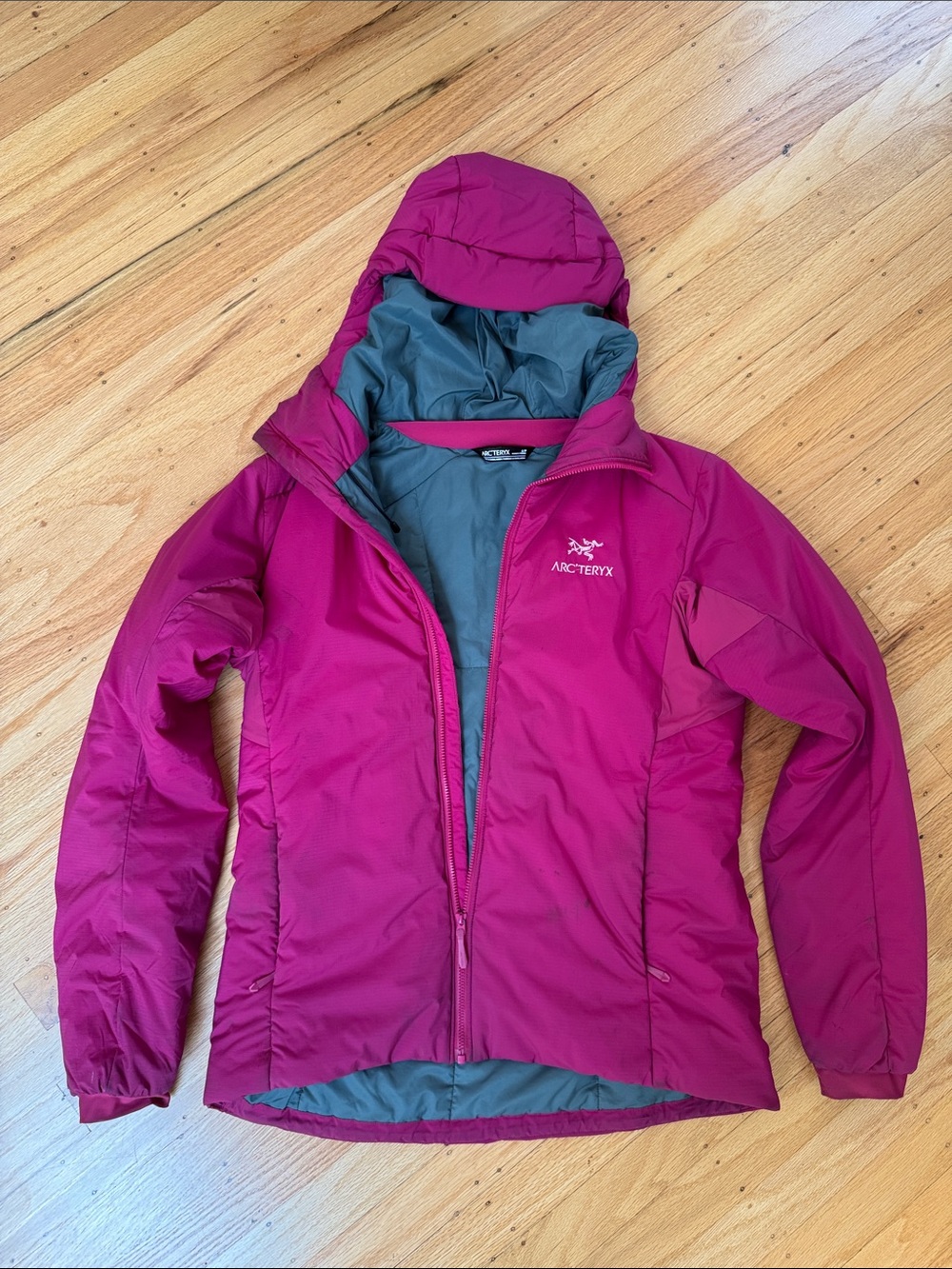 Arc'teryx atom sv hoody heavyweight Women's Magenta Hooded women’s small